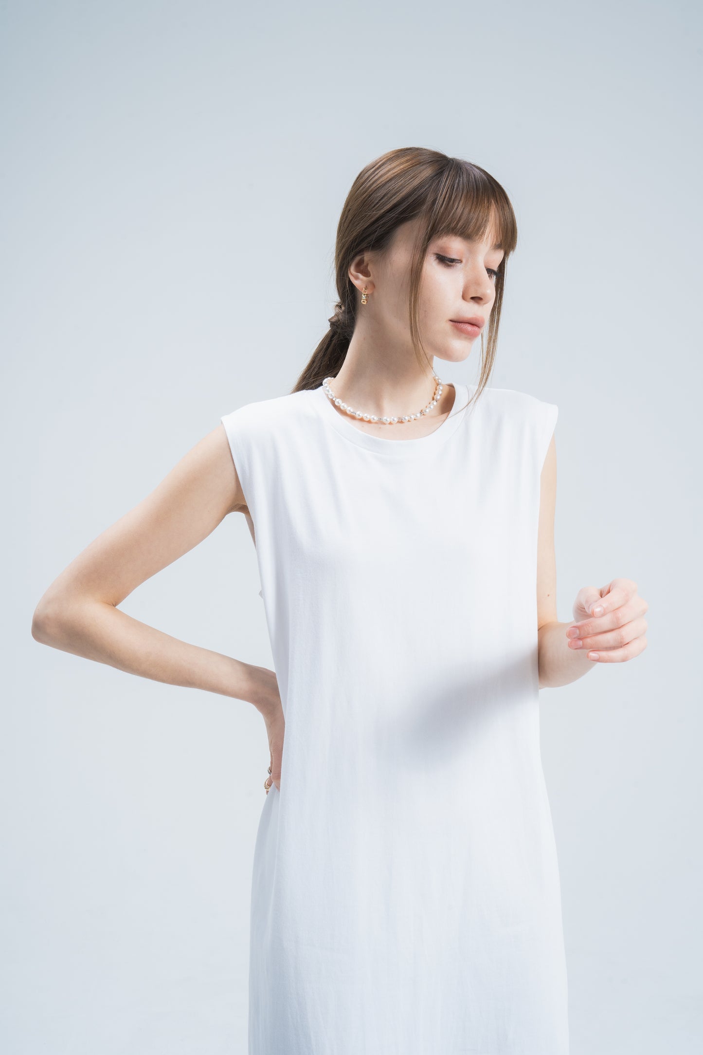 OP02(Women) | Crew Neck Dress | Sleeveless (White)