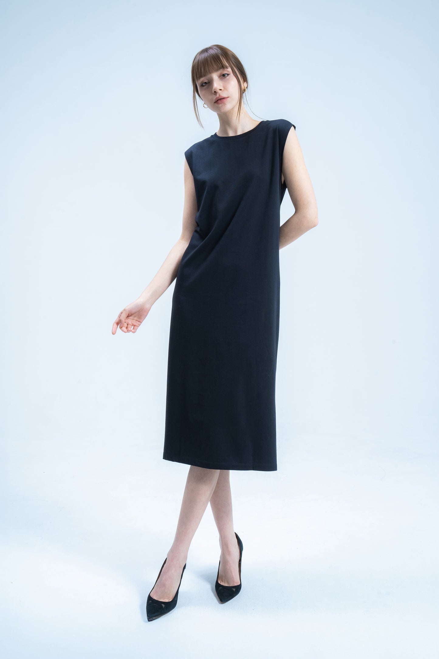 OP02(Women) | Crew Neck Dress | Sleeveless (Black)