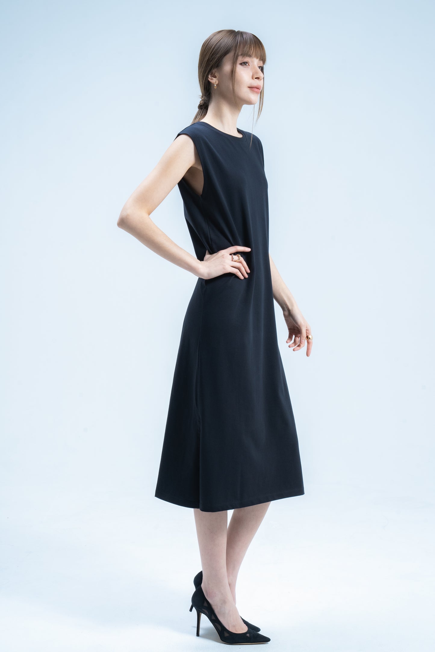 OP02(Women) | Crew Neck Dress | Sleeveless (Black)